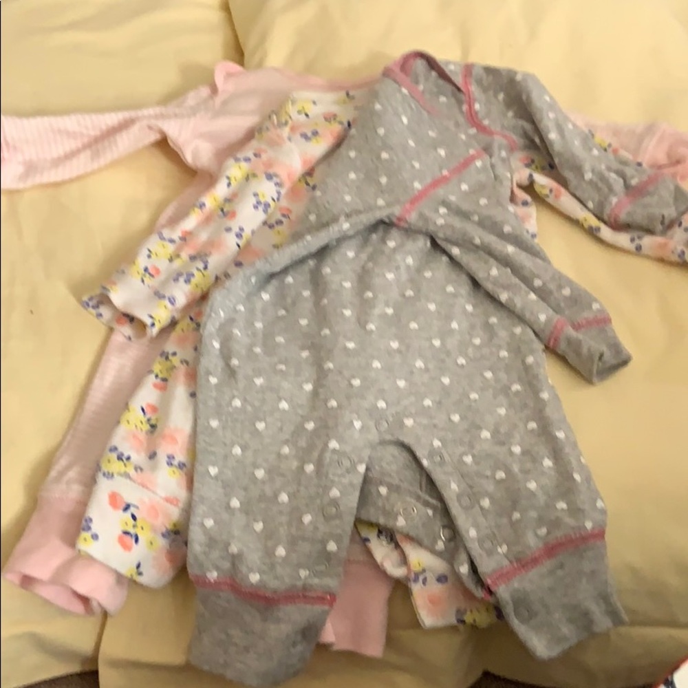 3 pieces of girl pajamas.